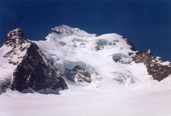 Barre et Dome de neige des Ecrins