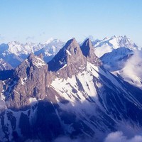Vue aerienne des aiguilles devant les Ecrins