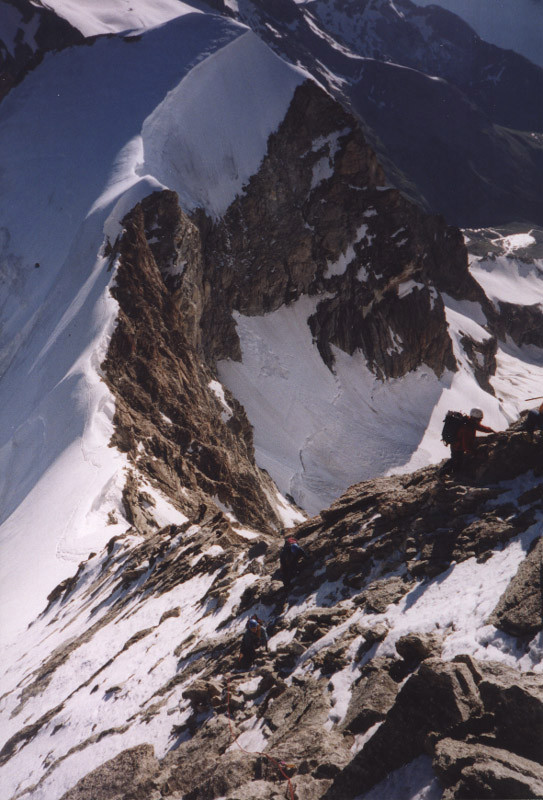 Sur l'arete sommitale de l'Ober Gabelhorn