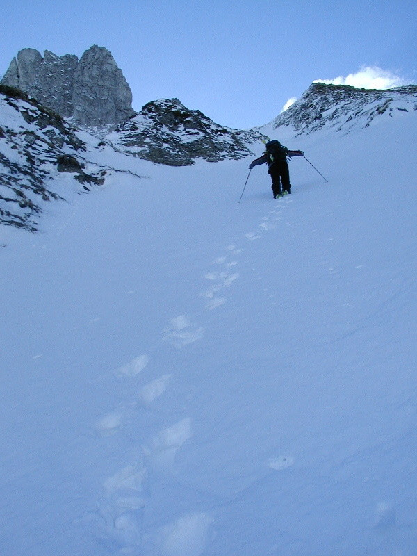 Remontée du couloir N de Charousse