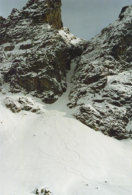 couloir qui sort pas au dessus des lacs roberts