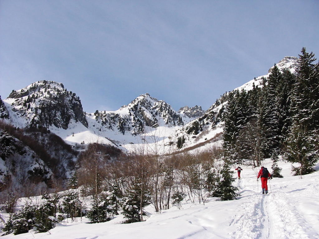 Montée au col de la Roche Noirea