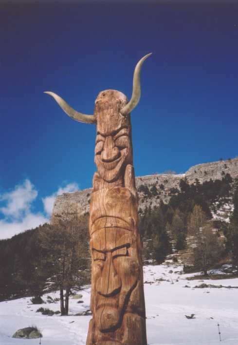 Le totem a l'entrée du vallon de la Minière