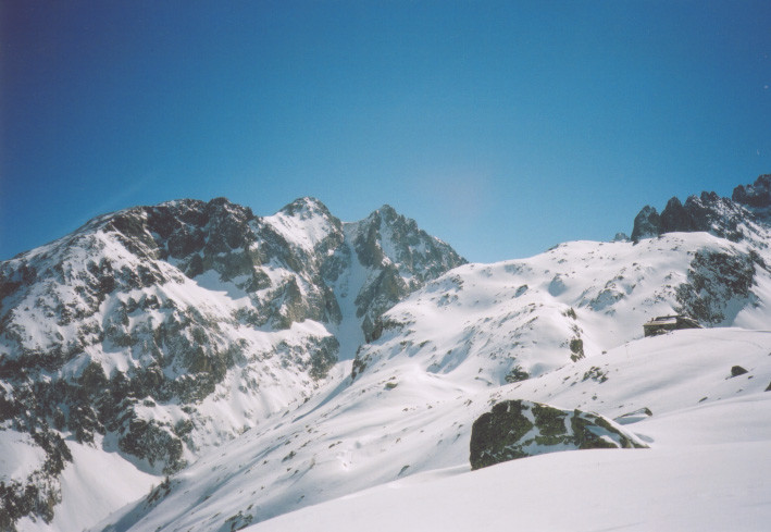 Le couloir Nord des Tablasses et le refuge Questa