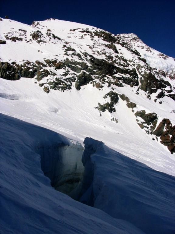 Crepacci- sullo sfondo il Disgrazia