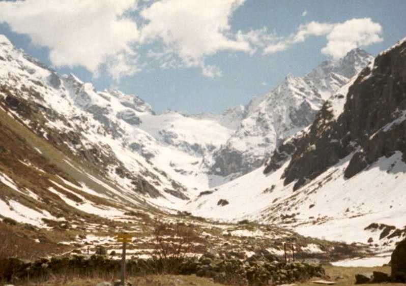 Le vallon et le glacier de la Muande vus depuis le refuge de la Lavey