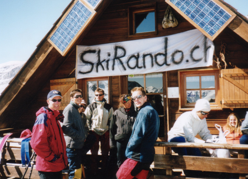 L'equipe du snow contest 2002 au refuge skirando.ch