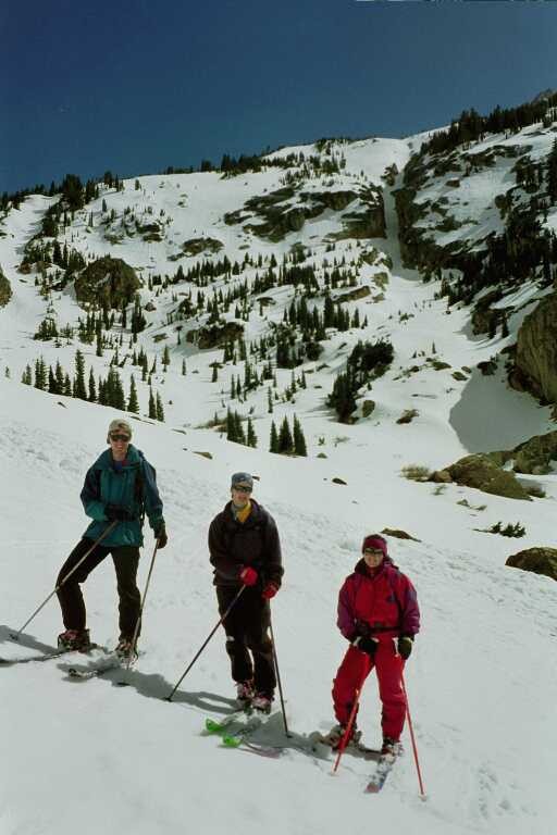 Pascal, Marie et Cécile avec un canyon sympa en arrière plan
