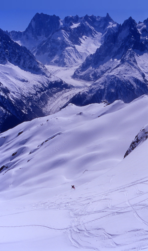 Descente du col du Belvédère sous l oeil des Jorasses