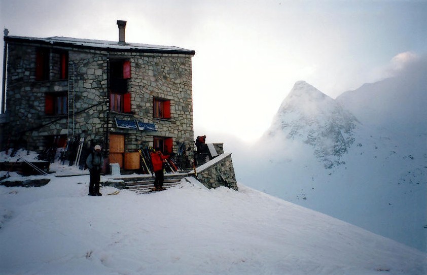 Cabane des Dix, à droite le Pigne d'Arolla
