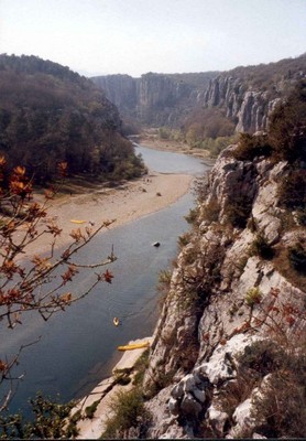 Vue depuis le GR qui passe au dessus des voies Vue depuis le GR qui passe au dessus des voies