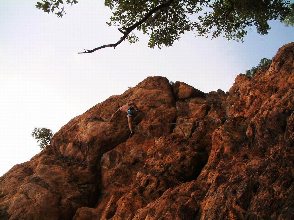 Le rocher orange des Gorges du Blavet