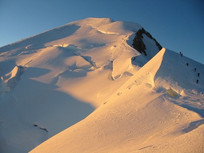 Lever de soleil sur l'arête des Bosses - Mont Blanc