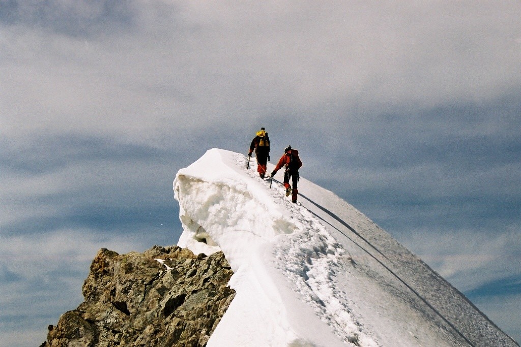 La classique corniche de l'Arete Sud menant au Rateau Est