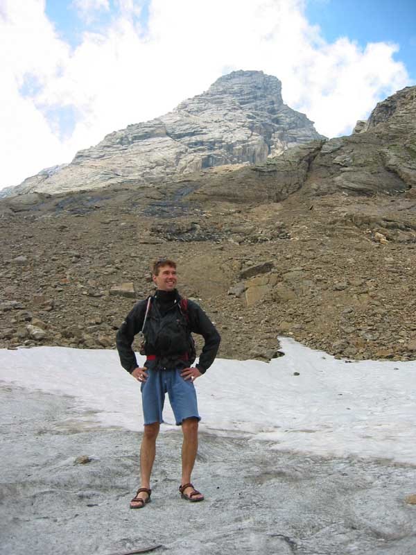 Fab pose sur le neve, en sandales!