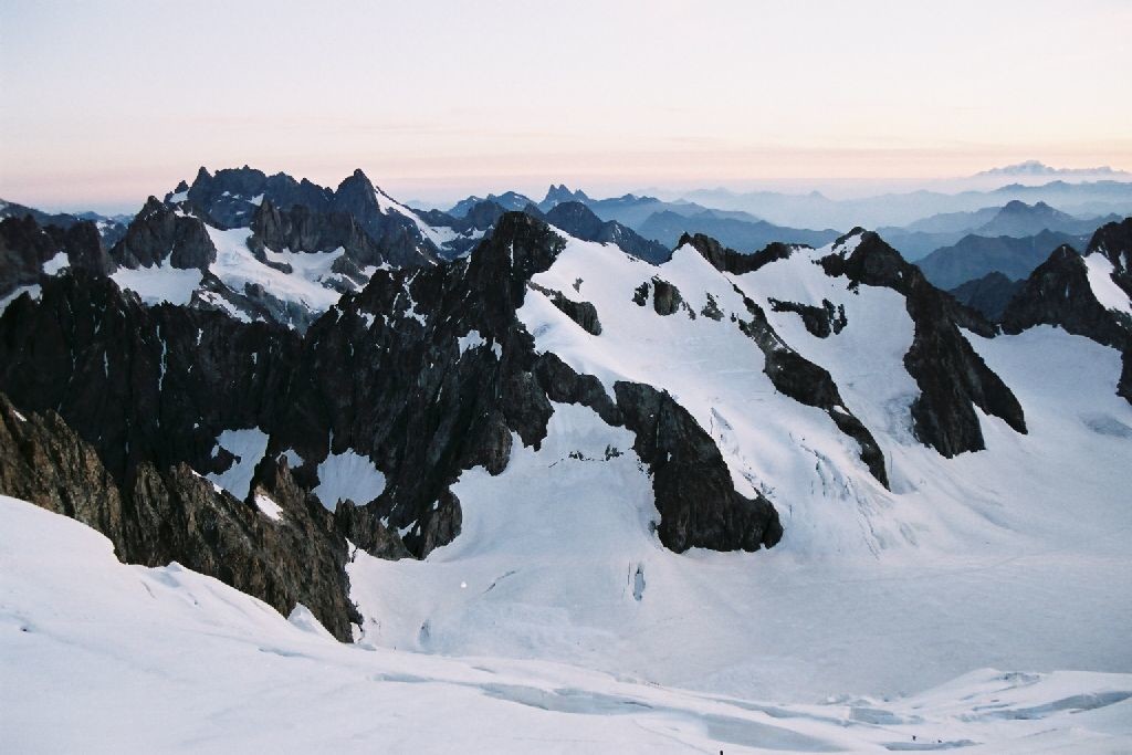 Aube sur le Glacier Blanc, Roche Faurio et la Meije au loin
