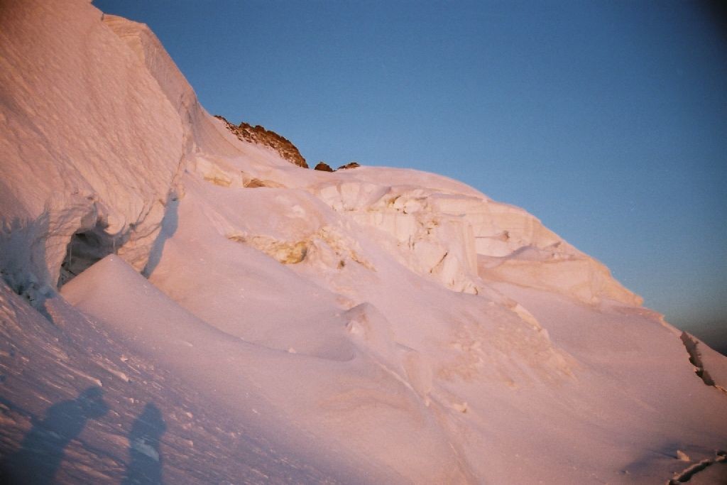 Lever de soleil sur les seracs de la Barre des Ecrins