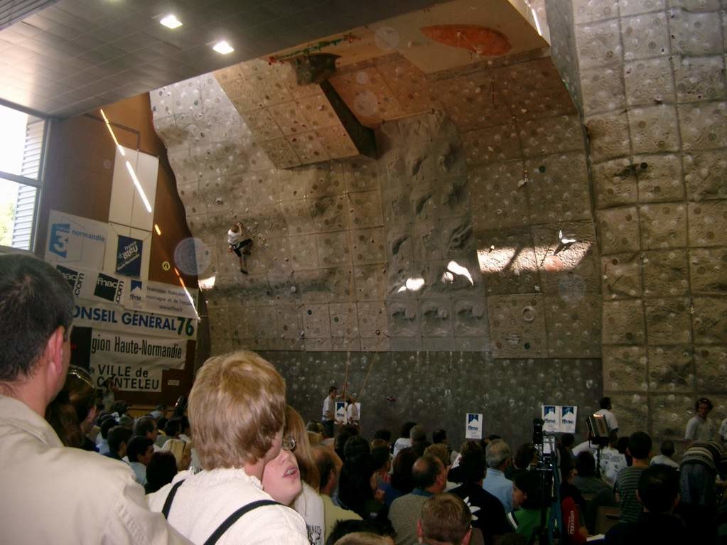 vue sur le mur du championnat du monde jeunes à canteleu