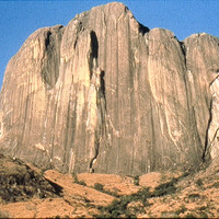 Gros plan sur le massif du Tsaranoro