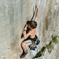Mathieu B. dans la voie &quot;l'indre&quot; au secteur &quot;Sanctuaire&quot; de Notre-Dame du Cros