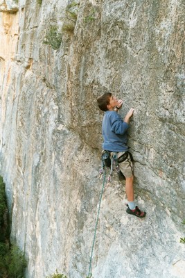 Mathieu B. au secteur "le dieu jaloux" des gorges de la Cesse (Fauzan) Mathieu B. au secteur "le dieu jaloux" des gorges de la Cesse (Fauzan)