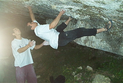 lez dans le 7b du secteur grotte à mandrin lez dans le 7b du secteur grotte à mandrin