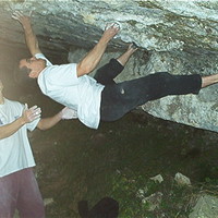 lez dans le 7b du secteur grotte à mandrin