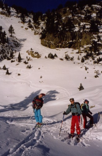 Descente sur les lacs Achard dans la poudreuse