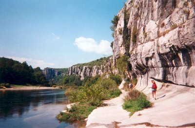 chaulet au pied des falaises chaulet au pied des falaises
