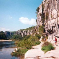 chaulet au pied des falaises