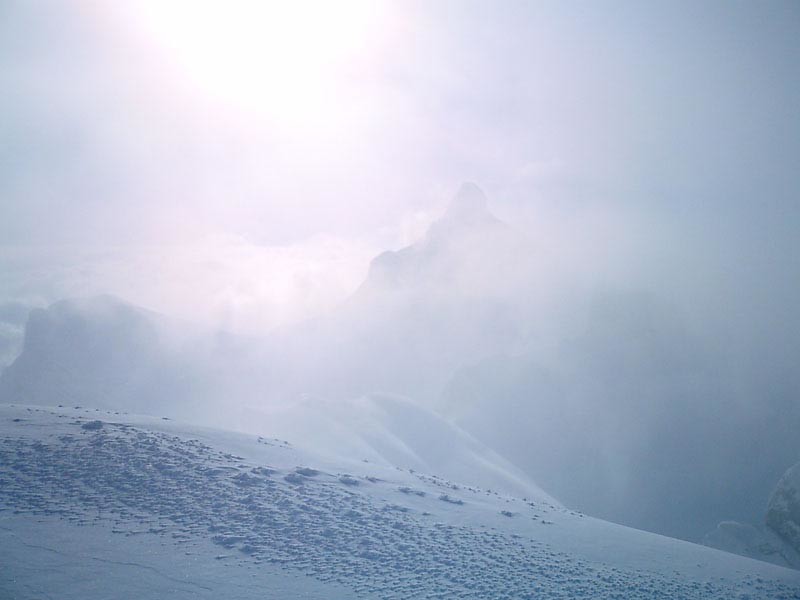 Pointe Percée depuis Areu dans le brouillard.
