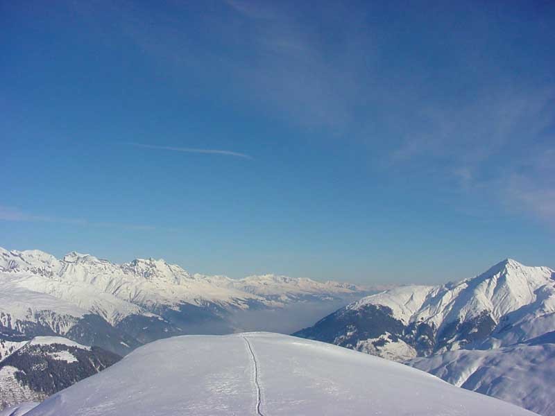 Sulla dorsale sopra l'alp Tgom