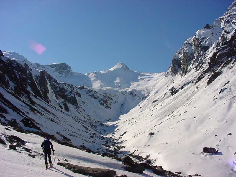 Verso il Pizzo Cassimoi nei pressi dell'Alpe Scaradra di sotto