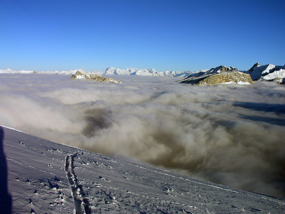 mer de brouillard en dessous de Sur Cou
