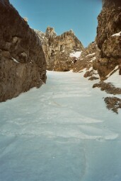 haut du 1er couloir avec Fabien dans le 2è ressaut à droite