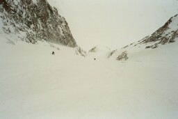 descente dans la large pente médiane