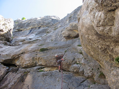 Romain dans la seconde longueur de &quot;la voie de la Cascade&quot; - 6a