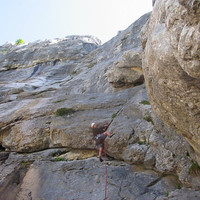 Romain dans la seconde longueur de &quot;la voie de la Cascade&quot; - 6a