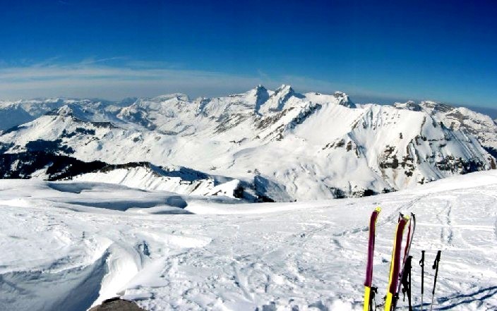 Vue panoramique sur le jalouvre depuis le pied de la pointe percée