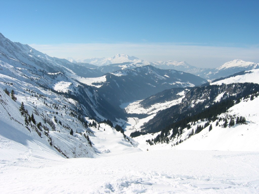 Vallée du bouchet (Grand Bornand) depuis le col de l'Oulettaz
