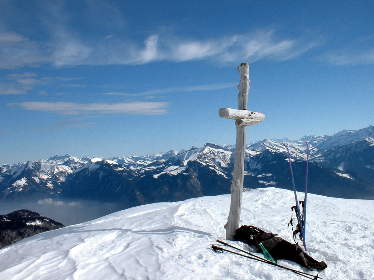 Le Linleu : croix sommitale