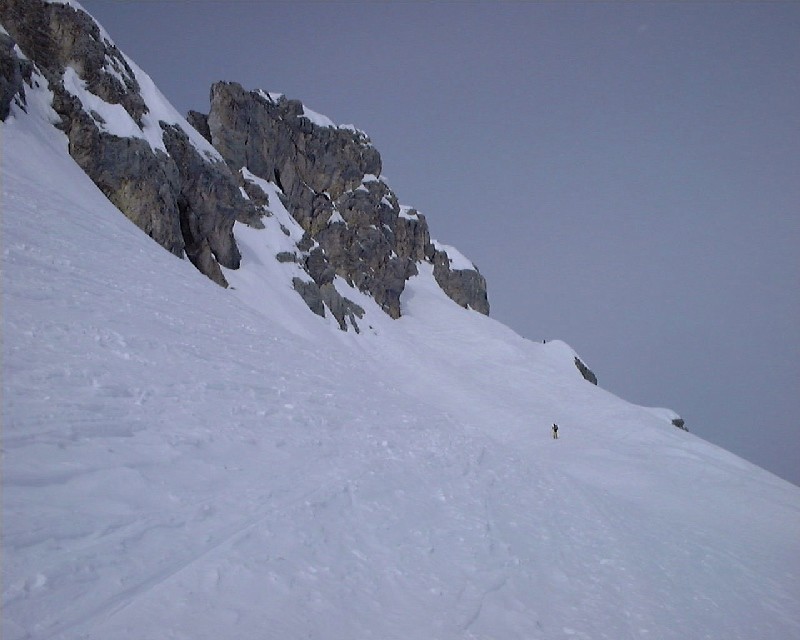 La traversée vers la droite qui suit le couloir.