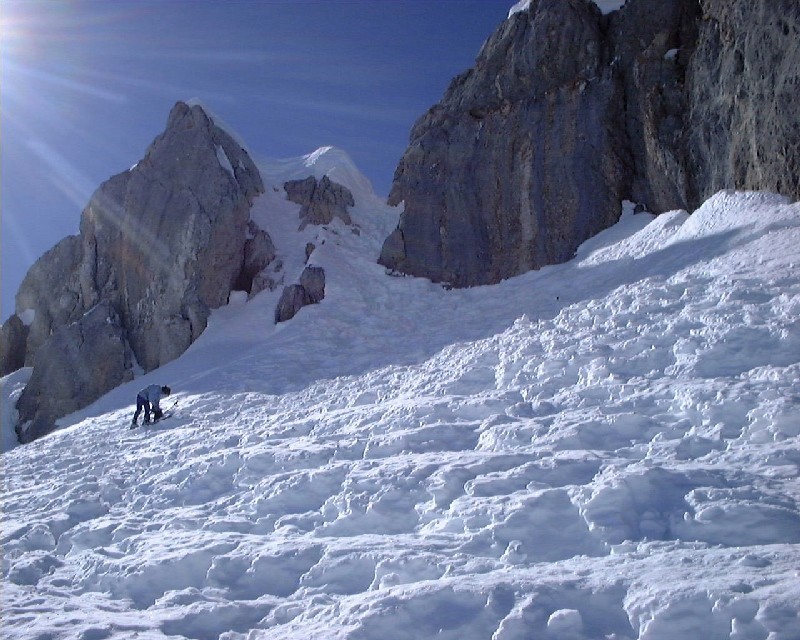 Vue du couloir d'accès (à pied) au sommet
