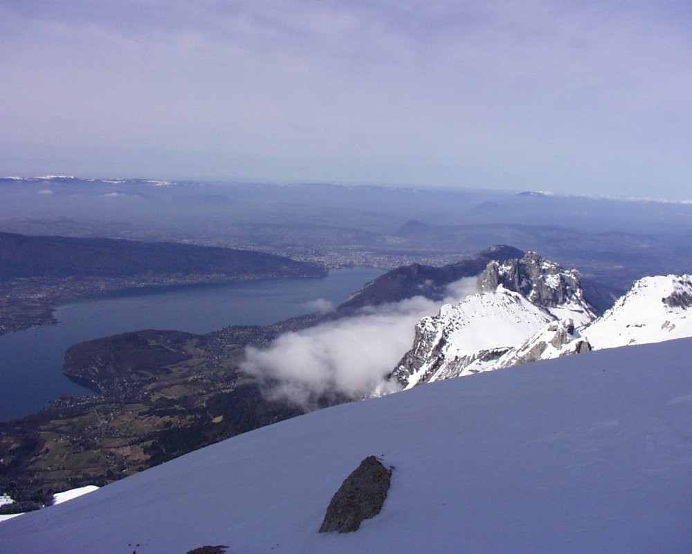 Vue du lac d'Annecy depuis le sommet de la Tournette (2351m)