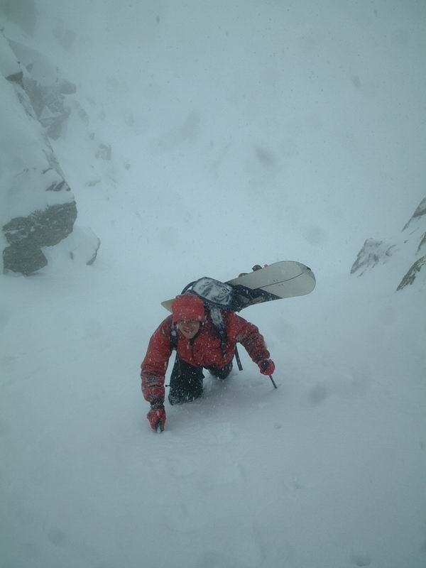 à la montée dans le couloir SW du rocher d'arguille