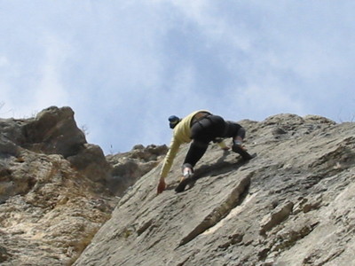 aurélie dans un 6c très a doigt a l'échaillon... aurélie dans un 6c très a doigt a l'échaillon...