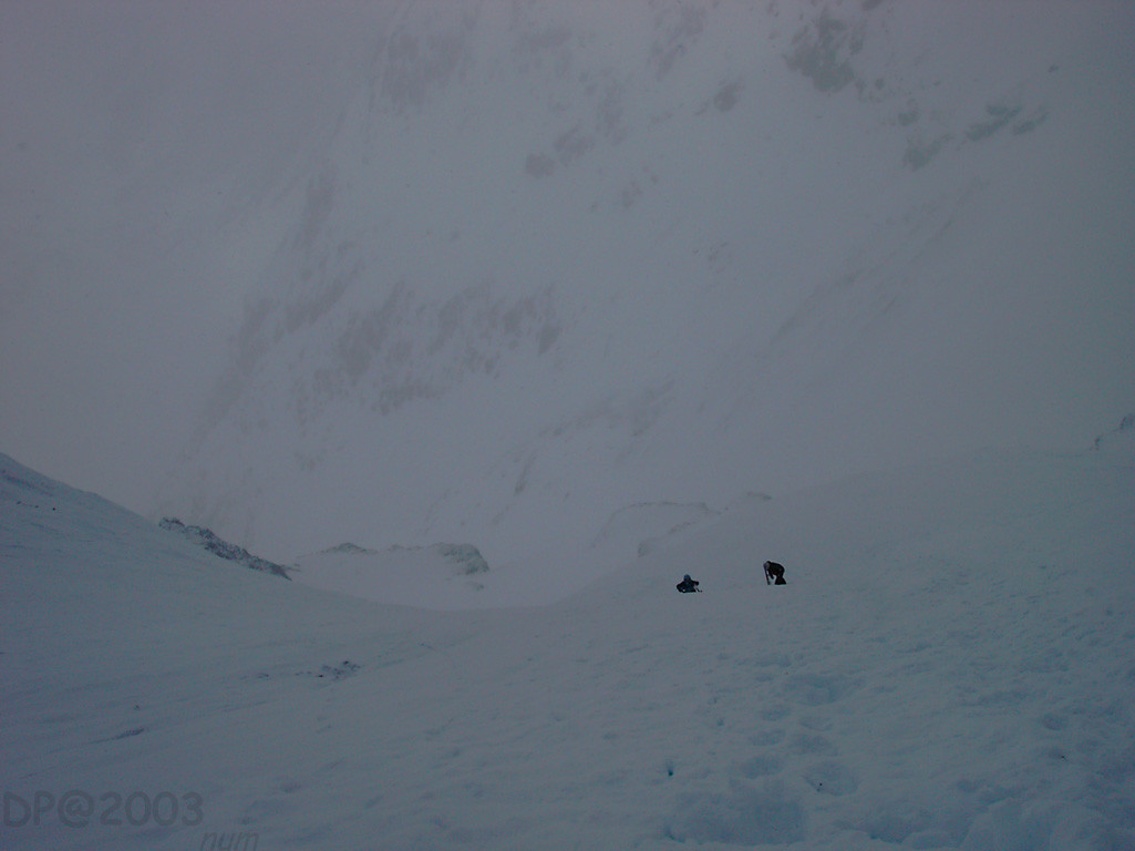 Glacier Long : dans le brouillard la montée est longue