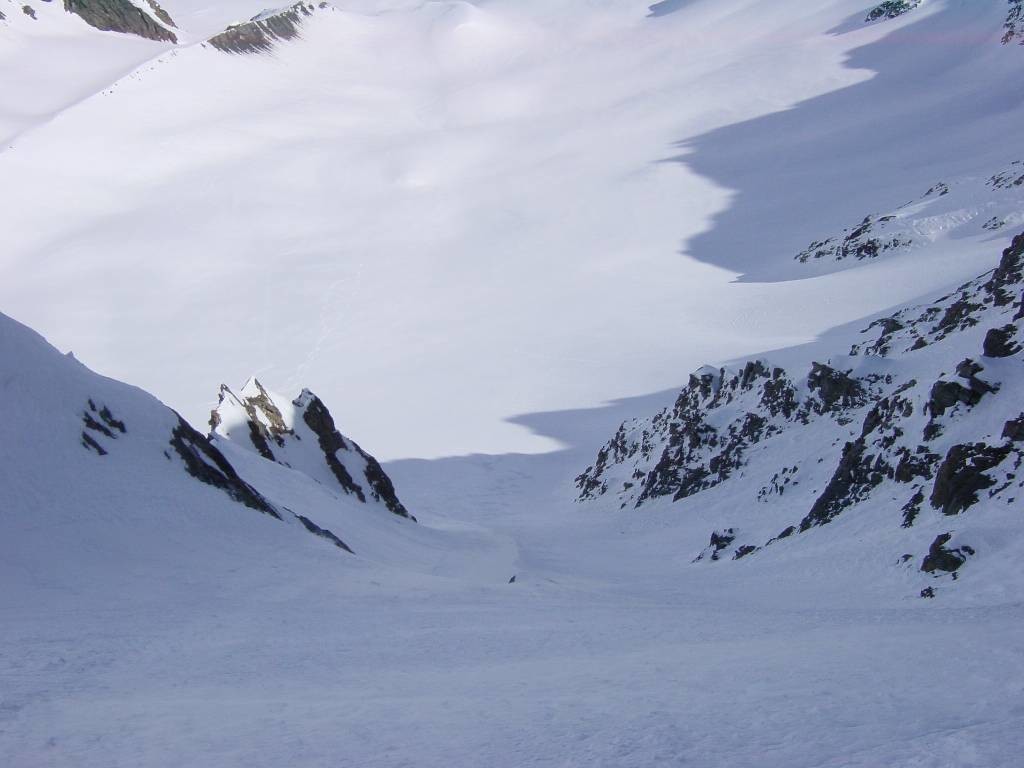 Vue depuis le tiers supérieur du couloir NE de gauche du Grd Golliat