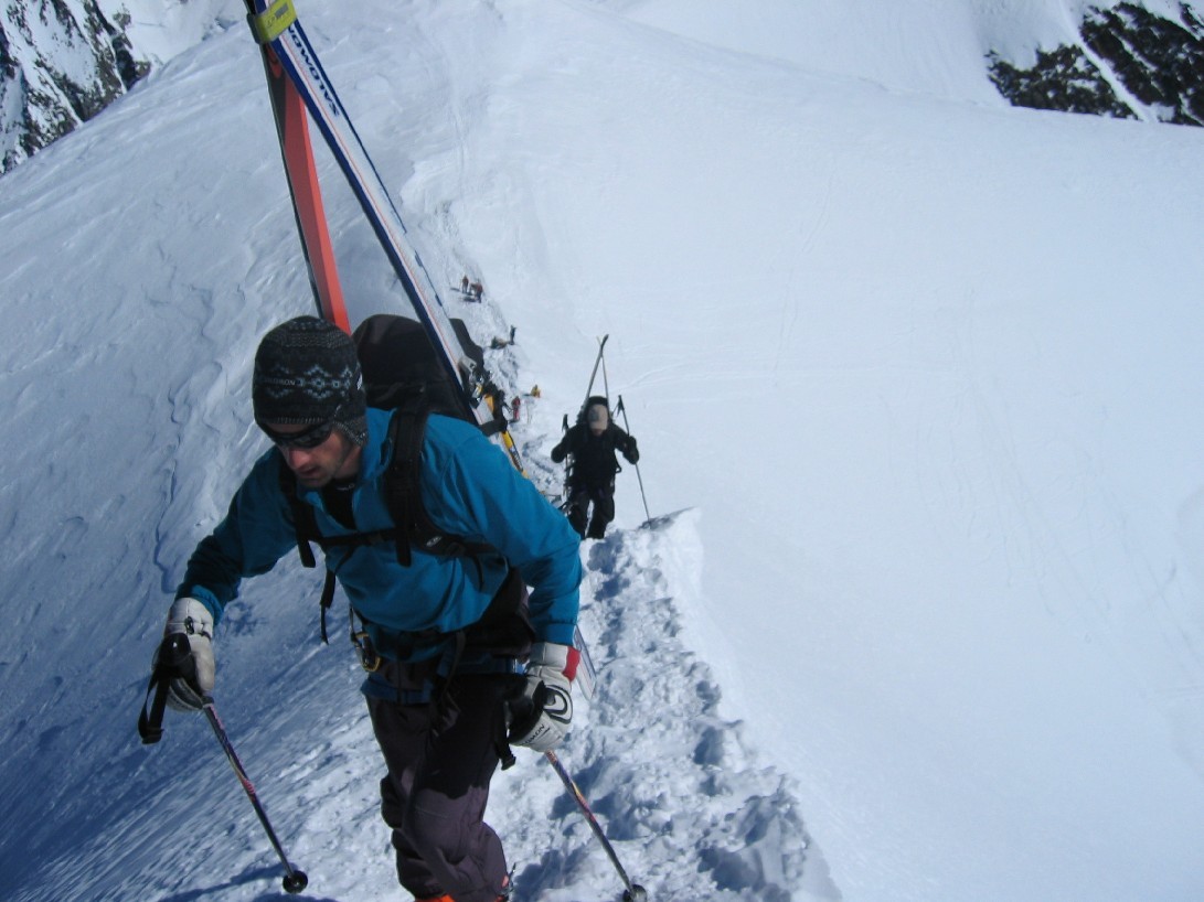 Gérald à boulet sur l'arête du Dôme