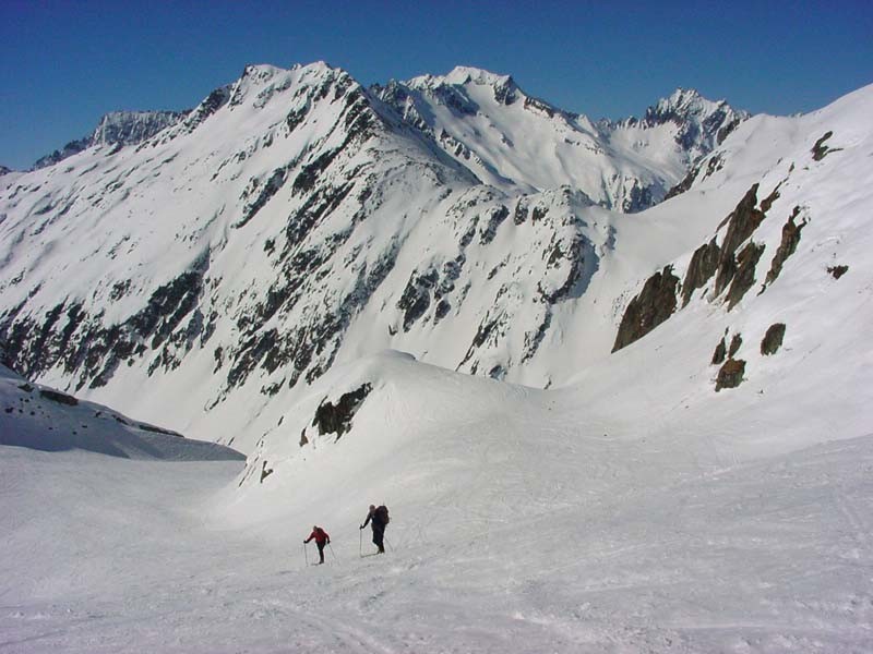 Salendo all'Oberalpstock dal versante sud